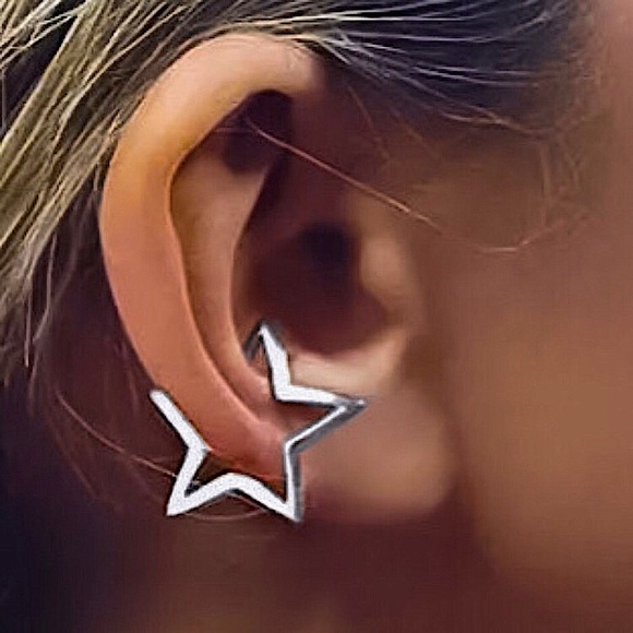 Jewelry - ⚜️[𝟯/$𝟭𝟴]⚜️Silver Star Simple Cuff Earring NEW